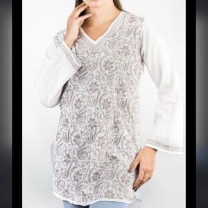 Tunic Handmade Embroidered  Silver/White SzXL Long Sleeve Vneck. SIEVYA